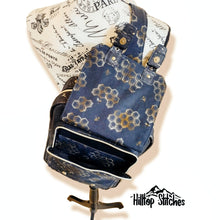 Load image into Gallery viewer, Duncan Messenger Sling - PDF Sewing Pattern