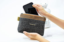 Load image into Gallery viewer, Midnight Kiss Pouch - PDF Sewing Pattern