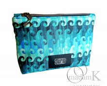 Load image into Gallery viewer, Midnight Kiss Pouch - PDF Sewing Pattern