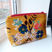 Load image into Gallery viewer, Midnight Kiss Pouch - PDF Sewing Pattern