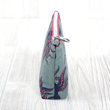 Load image into Gallery viewer, Midnight Kiss Pouch - PDF Sewing Pattern