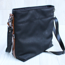 Load image into Gallery viewer, Harmonica Hobo Bag - PDF Sewing Pattern
